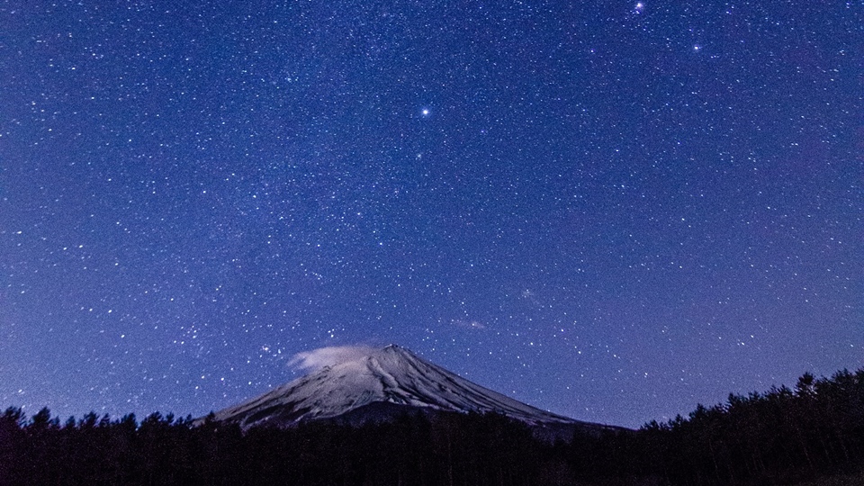 朝霧高原で撮影した富士山と星空の絶景
