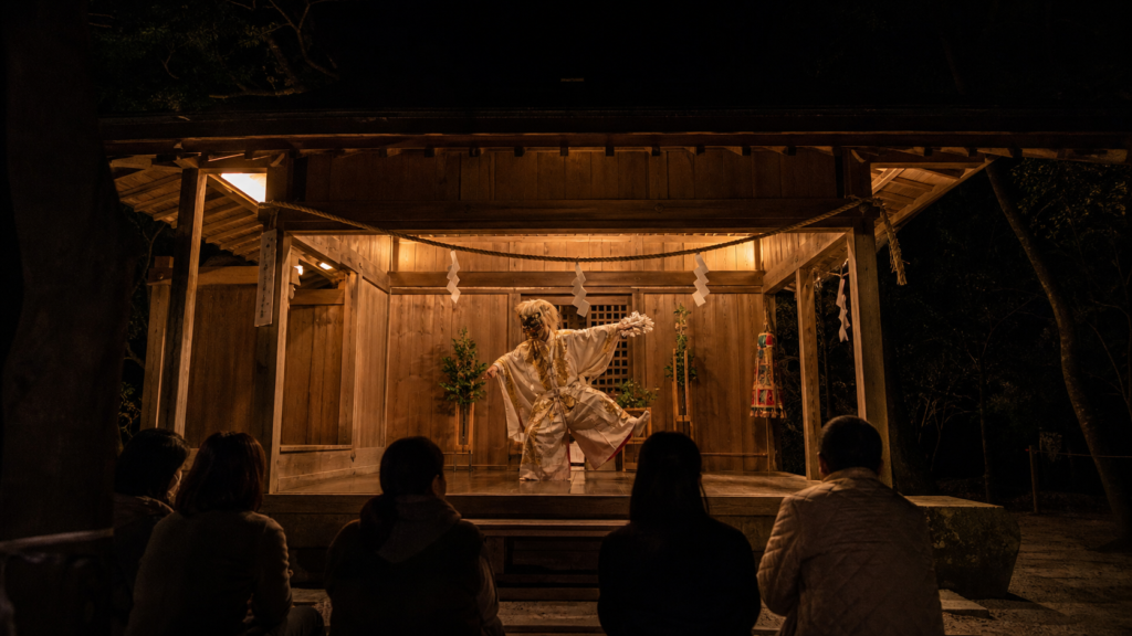 高千穂神社の夜神楽をイメージしたAI生成画像